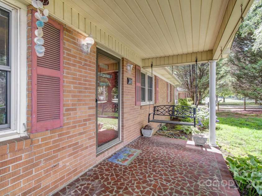 617 Oak Grove Road, Kings Mountain, NC 28086.  MLS# CAR4272388, YatesRealty ID 20861. 