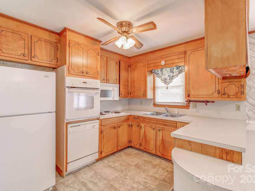 617 Oak Grove Road, Kings Mountain, NC 28086.  MLS# CAR4272388, YatesRealty ID 20861. 