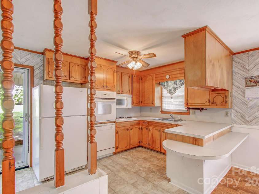 617 Oak Grove Road, Kings Mountain, NC 28086.  MLS# CAR4272388, YatesRealty ID 20861. 