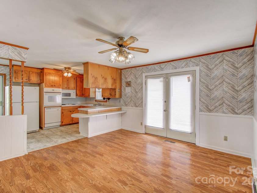 617 Oak Grove Road, Kings Mountain, NC 28086.  MLS# CAR4272388, YatesRealty ID 20861. 