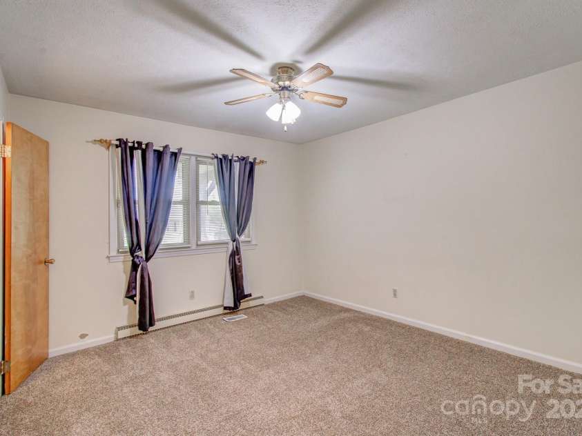 617 Oak Grove Road, Kings Mountain, NC 28086.  MLS# CAR4272388, YatesRealty ID 20861. 