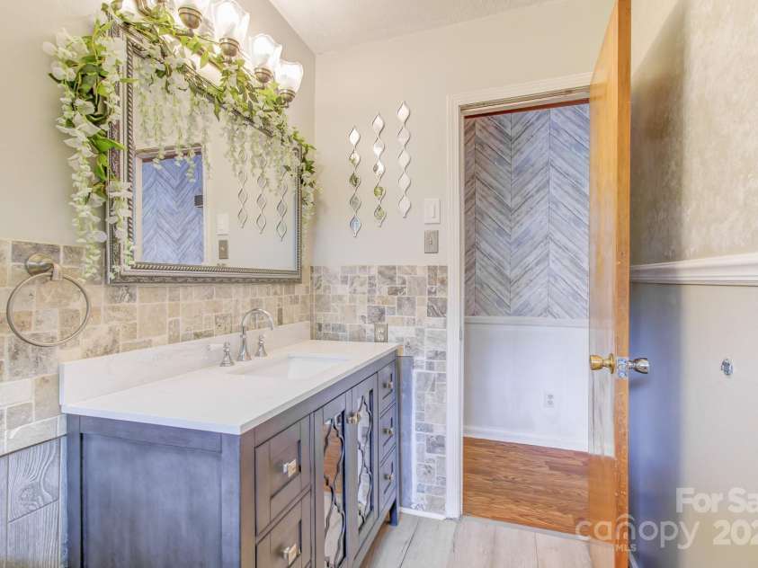 617 Oak Grove Road, Kings Mountain, NC 28086.  MLS# CAR4272388, YatesRealty ID 20861. 