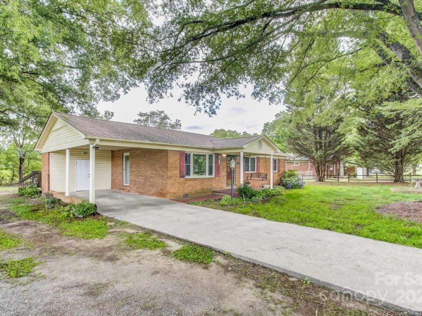 617 Oak Grove Road, Kings Mountain, NC 28086.  MLS# CAR4272388, YatesRealty ID 20861. 