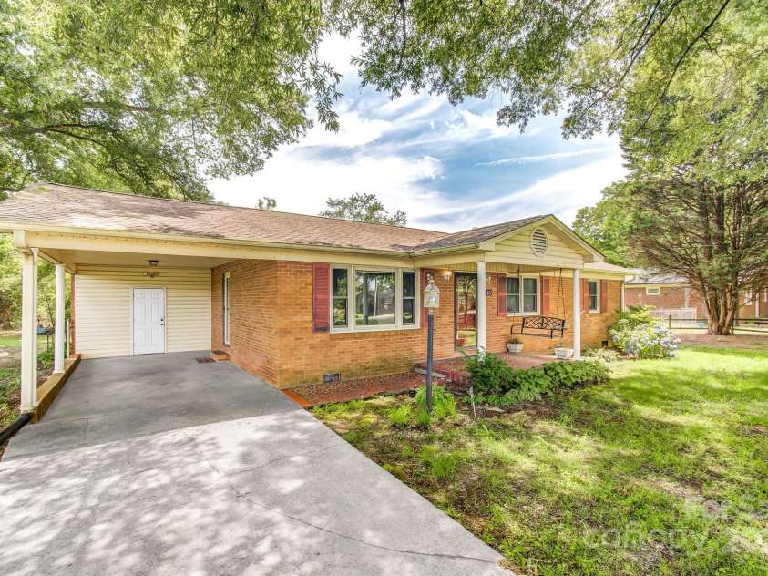 617 Oak Grove Road, Kings Mountain, NC 28086.  MLS# CAR4272388, YatesRealty ID 20861. 