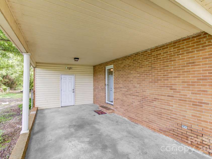 617 Oak Grove Road, Kings Mountain, NC 28086.  MLS# CAR4272388, YatesRealty ID 20861. 