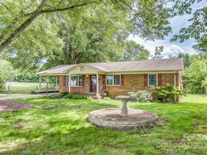 617 Oak Grove Road, Kings Mountain, NC 28086.  MLS# CAR4272388, YatesRealty ID 20861. 