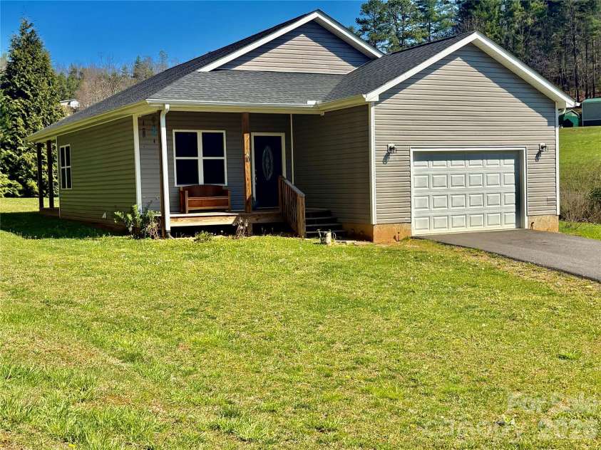 10 Scarlett Ridge Drive, Marshall, NC 28753.  MLS# CAR4365388, YatesRealty ID 20862. 