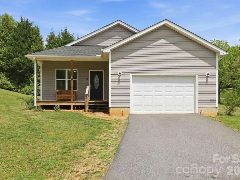 10 Scarlett Ridge Drive, Marshall, NC 28753.  MLS# CAR4365388, YatesRealty ID 20862. 