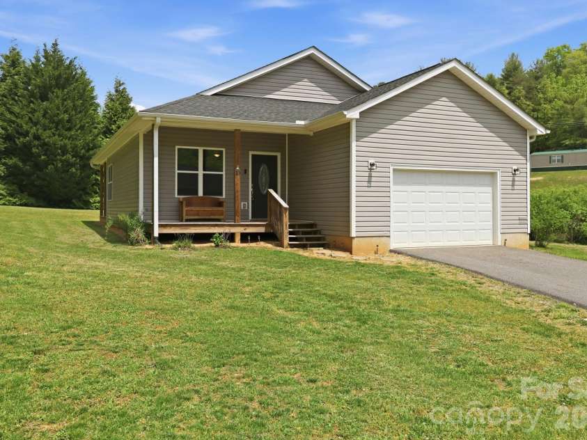 10 Scarlett Ridge Drive, Marshall, NC 28753.  MLS# CAR4365388, YatesRealty ID 20862. 