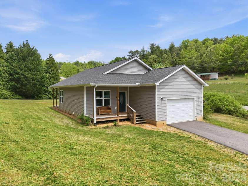 10 Scarlett Ridge Drive, Marshall, NC 28753.  MLS# CAR4365388, YatesRealty ID 20862. 