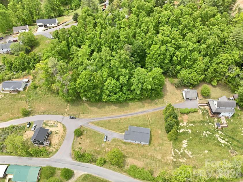 10 Scarlett Ridge Drive, Marshall, NC 28753.  MLS# CAR4365388, YatesRealty ID 20862. 