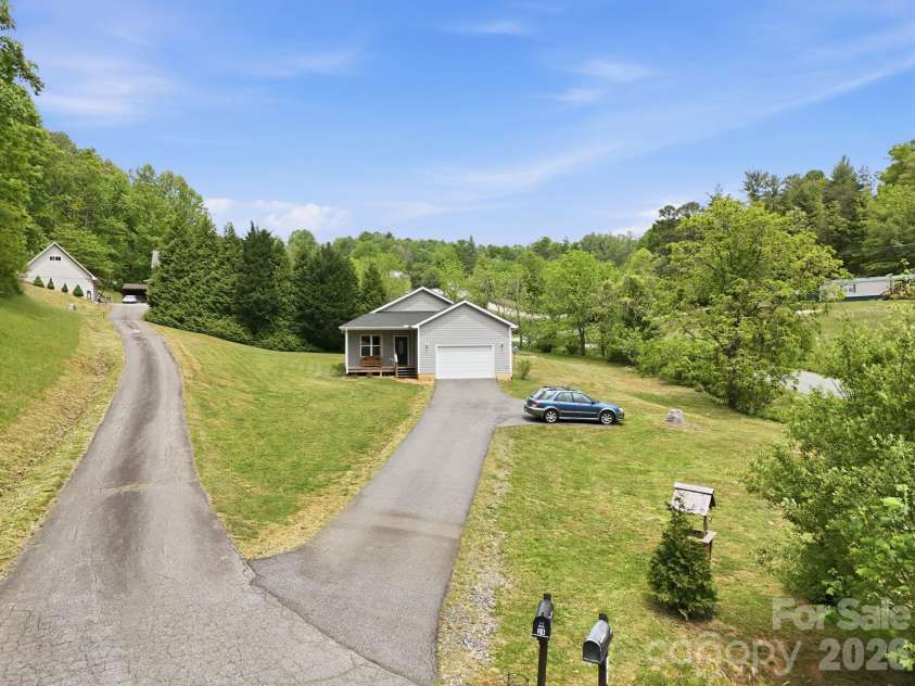 10 Scarlett Ridge Drive, Marshall, NC 28753.  MLS# CAR4365388, YatesRealty ID 20862. 