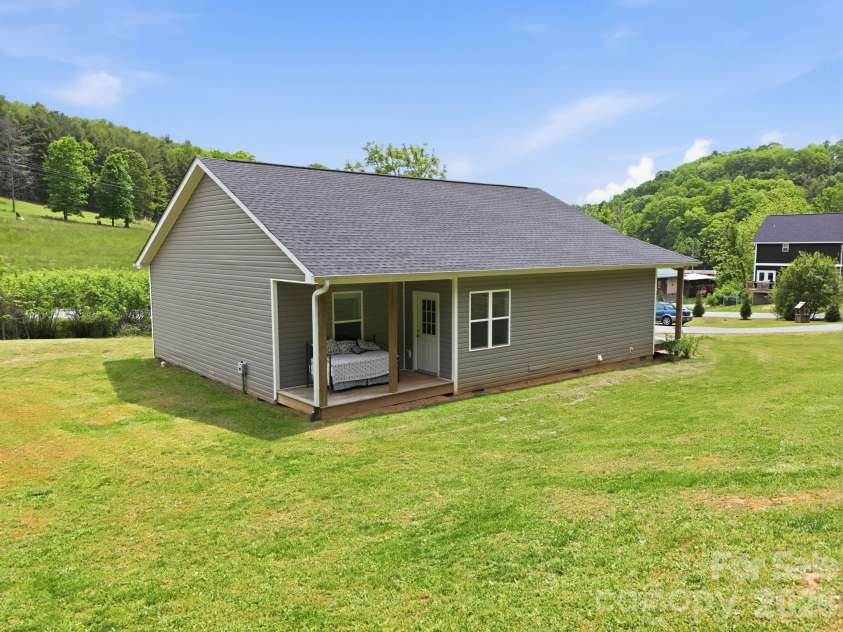10 Scarlett Ridge Drive, Marshall, NC 28753.  MLS# CAR4365388, YatesRealty ID 20862. 