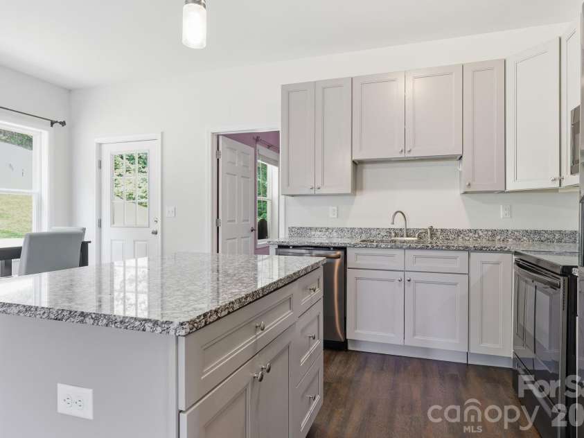 10 Scarlett Ridge Drive, Marshall, NC 28753.  MLS# CAR4365388, YatesRealty ID 20862. 