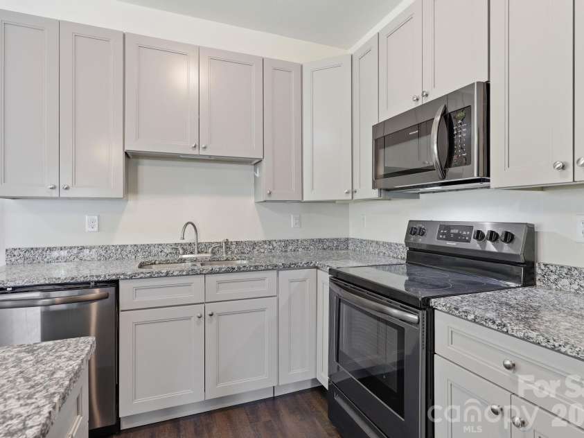 10 Scarlett Ridge Drive, Marshall, NC 28753.  MLS# CAR4365388, YatesRealty ID 20862. 