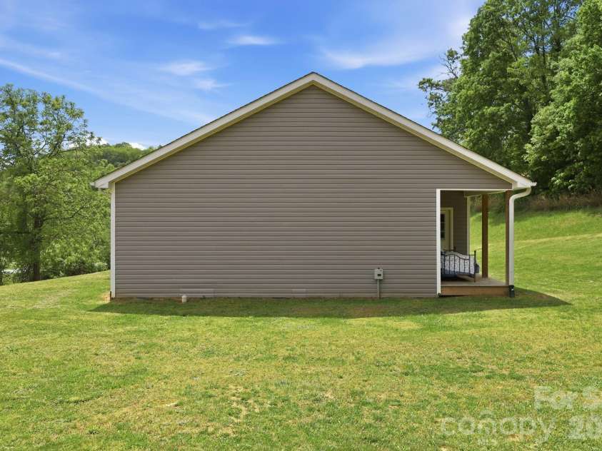 10 Scarlett Ridge Drive, Marshall, NC 28753.  MLS# CAR4365388, YatesRealty ID 20862. 