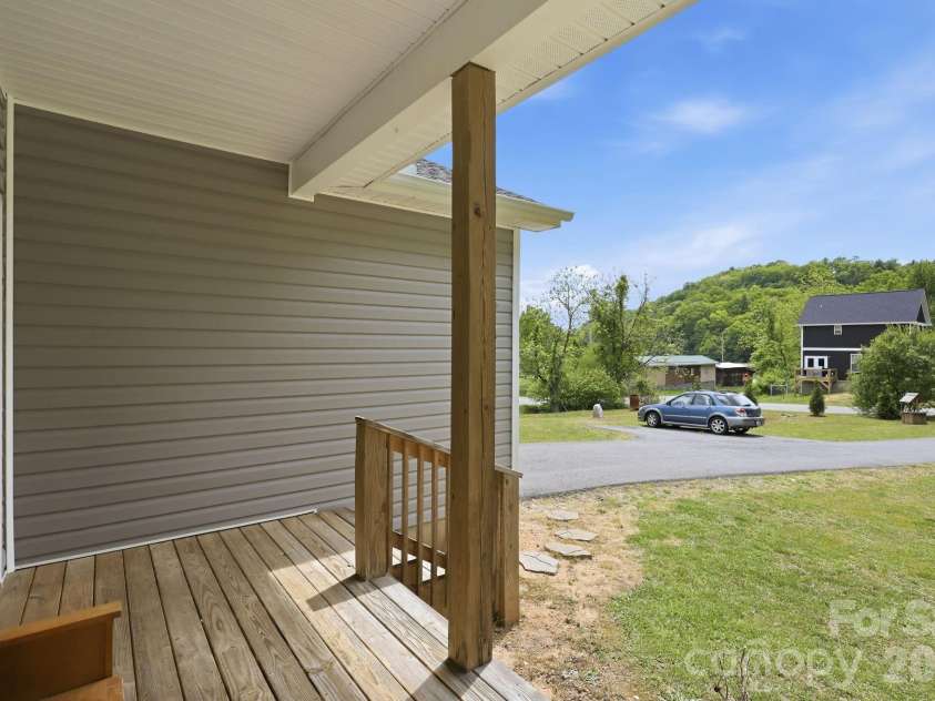 10 Scarlett Ridge Drive, Marshall, NC 28753.  MLS# CAR4365388, YatesRealty ID 20862. 