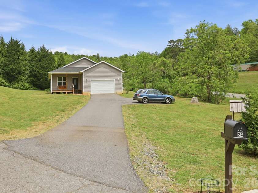 10 Scarlett Ridge Drive, Marshall, NC 28753.  MLS# CAR4365388, YatesRealty ID 20862. 