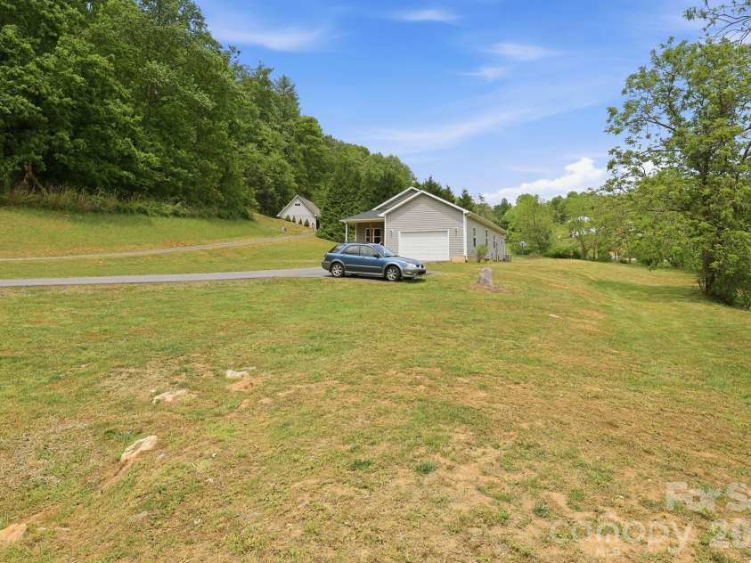 10 Scarlett Ridge Drive, Marshall, NC 28753.  MLS# CAR4365388, YatesRealty ID 20862. 