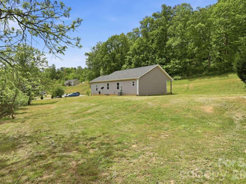 10 Scarlett Ridge Drive, Marshall, NC 28753.  MLS# CAR4365388, YatesRealty ID 20862. 