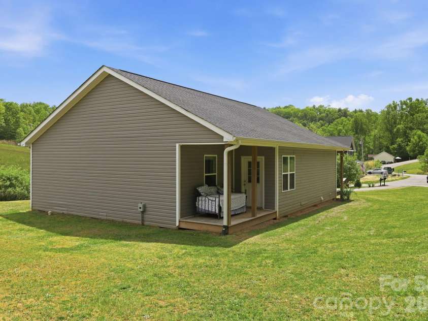 10 Scarlett Ridge Drive, Marshall, NC 28753.  MLS# CAR4365388, YatesRealty ID 20862. 