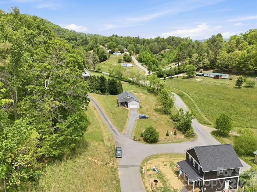 10 Scarlett Ridge Drive, Marshall, NC 28753.  MLS# CAR4365388, YatesRealty ID 20862. 