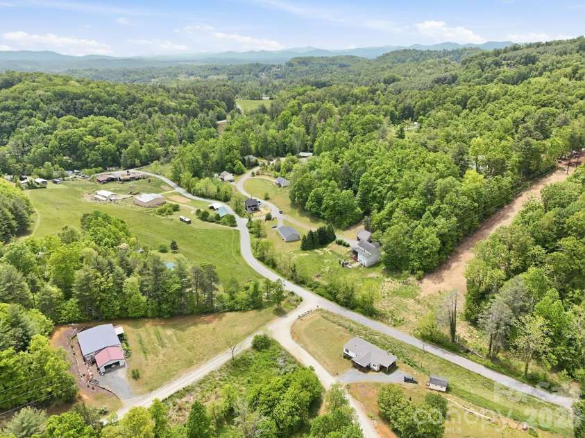 10 Scarlett Ridge Drive, Marshall, NC 28753.  MLS# CAR4365388, YatesRealty ID 20862. 