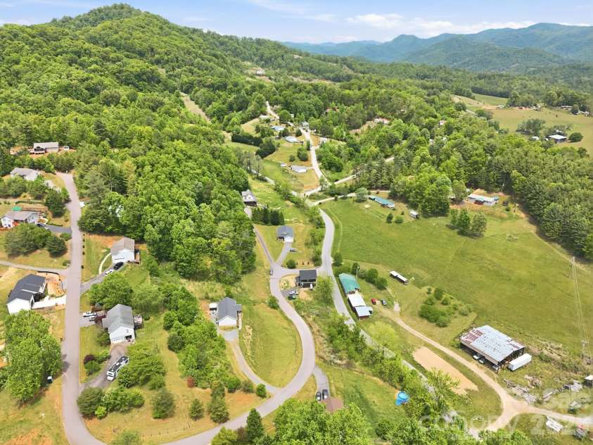 10 Scarlett Ridge Drive, Marshall, NC 28753.  MLS# CAR4365388, YatesRealty ID 20862. 