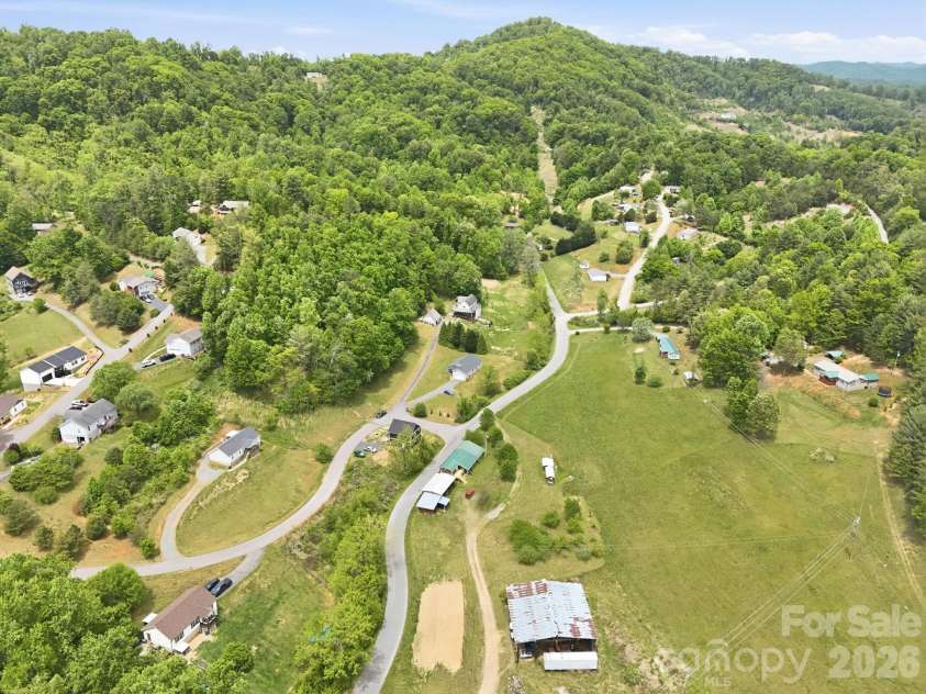 10 Scarlett Ridge Drive, Marshall, NC 28753.  MLS# CAR4365388, YatesRealty ID 20862. 