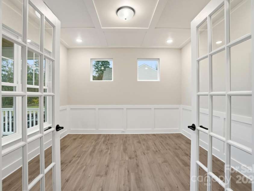 111 Longwood Road, Mooresville, NC 28115.  MLS# CAR4273278, YatesRealty ID 20862. 