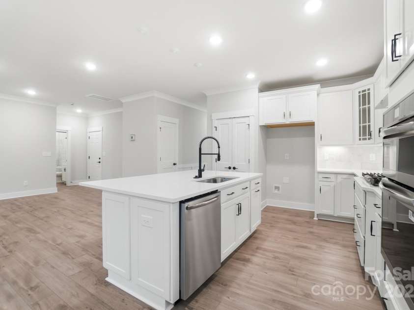 111 Longwood Road, Mooresville, NC 28115.  MLS# CAR4273278, YatesRealty ID 20862. 