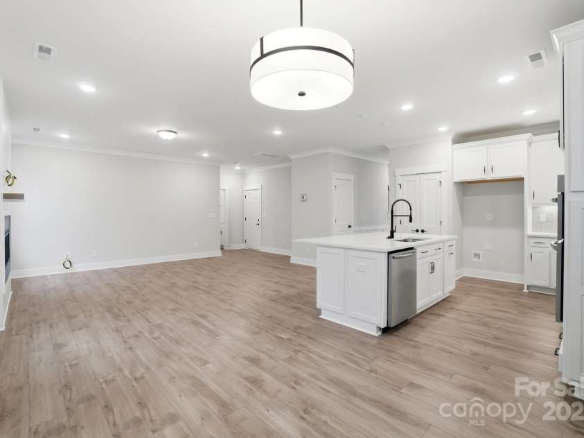 111 Longwood Road, Mooresville, NC 28115.  MLS# CAR4273278, YatesRealty ID 20862. 