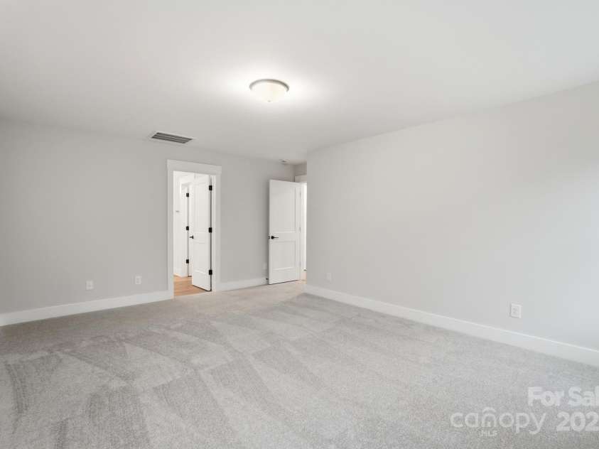 111 Longwood Road, Mooresville, NC 28115.  MLS# CAR4273278, YatesRealty ID 20862. 