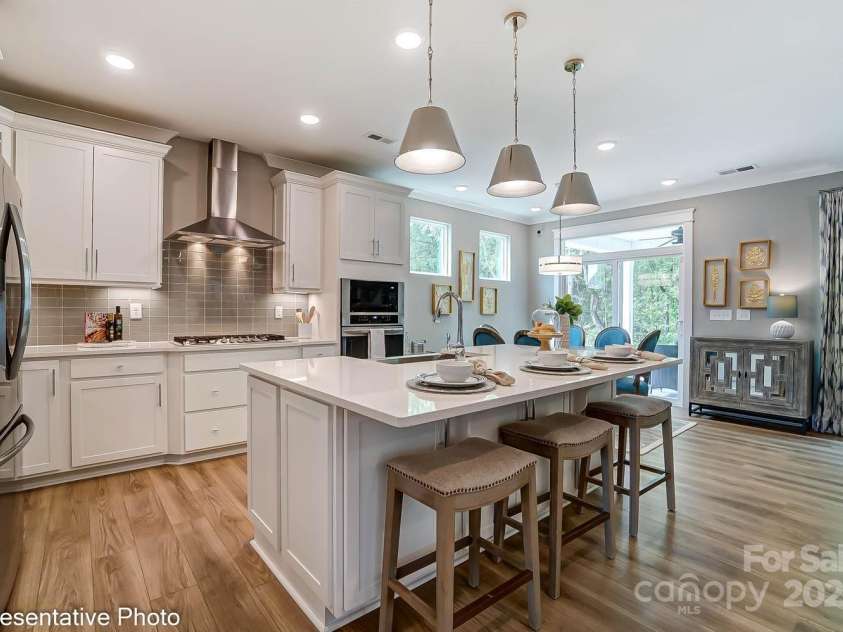 111 Longwood Road, Mooresville, NC 28115.  MLS# CAR4273278, YatesRealty ID 20862. Beautiful open kitchen