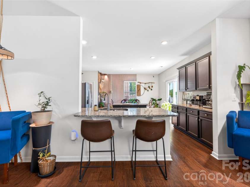 10008 Brawley Lane, Charlotte, NC 28215.  MLS# CAR4380004, YatesRealty ID 20864. 