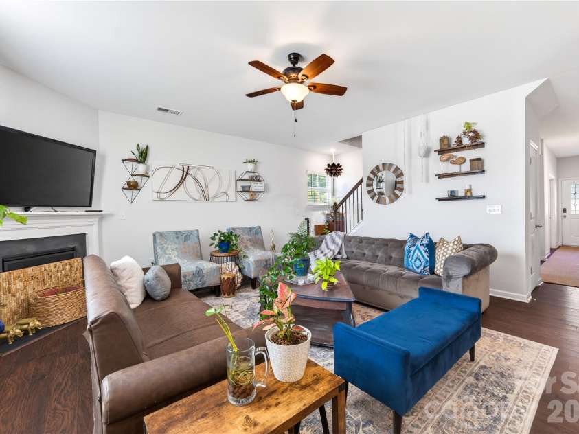 10008 Brawley Lane, Charlotte, NC 28215.  MLS# CAR4380004, YatesRealty ID 20864. 