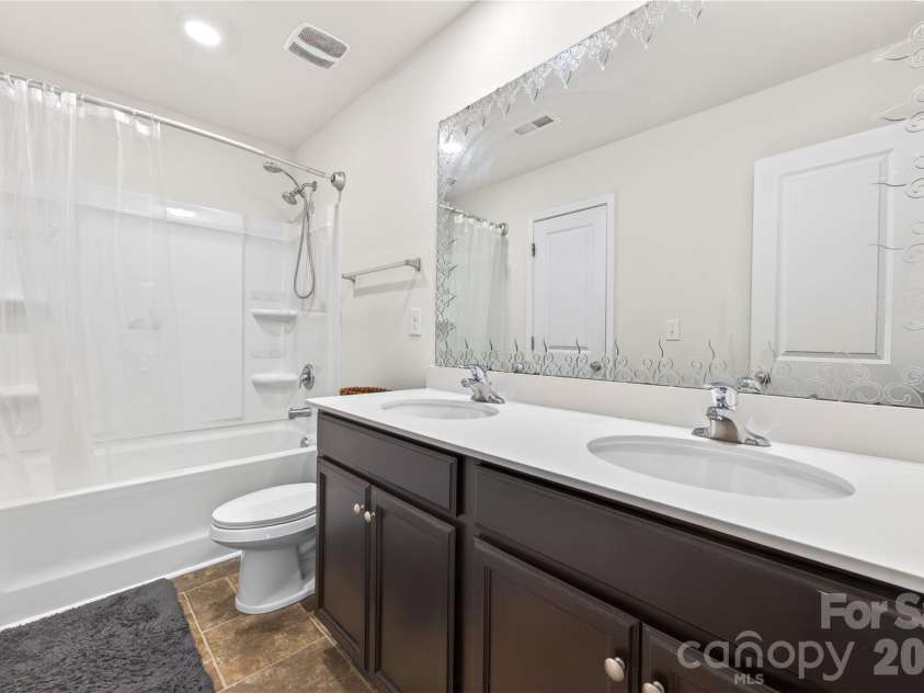 10008 Brawley Lane, Charlotte, NC 28215.  MLS# CAR4380004, YatesRealty ID 20864. 