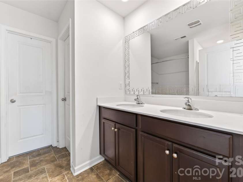 10008 Brawley Lane, Charlotte, NC 28215.  MLS# CAR4380004, YatesRealty ID 20864. 
