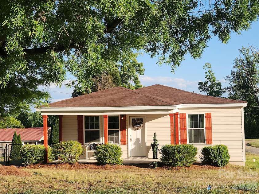 1734 Sneed Drive, Shelby, NC 28150.  MLS# CAR4335600, YatesRealty ID 20865. 
