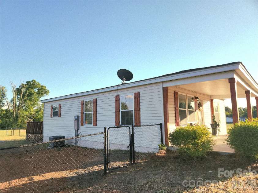 1734 Sneed Drive, Shelby, NC 28150.  MLS# CAR4335600, YatesRealty ID 20865. 