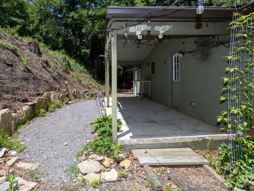 3153 Old US 70 Highway, Black Mountain, NC 28711.  MLS# CAR4270561, YatesRealty ID 20865. 
