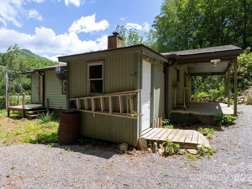 3153 Old US 70 Highway, Black Mountain, NC 28711.  MLS# CAR4270561, YatesRealty ID 20865. 