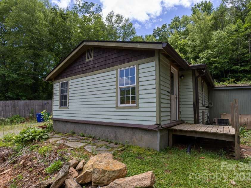 3153 Old US 70 Highway, Black Mountain, NC 28711.  MLS# CAR4270561, YatesRealty ID 20865. 