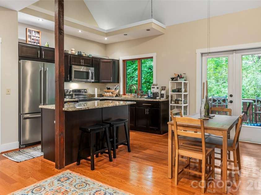51, 51B Westover Drive, Asheville, NC 28801.  MLS# CAR4370850, YatesRealty ID 20866. Apartment