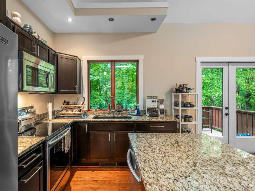 51, 51B Westover Drive, Asheville, NC 28801.  MLS# CAR4370850, YatesRealty ID 20866. Apartment