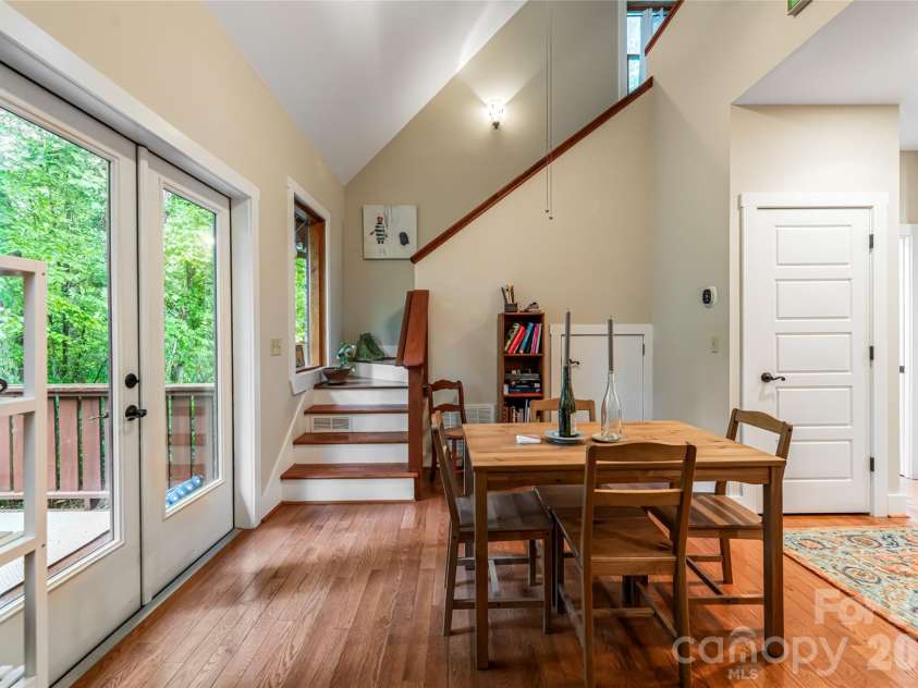 51, 51B Westover Drive, Asheville, NC 28801.  MLS# CAR4370850, YatesRealty ID 20866. Apartment