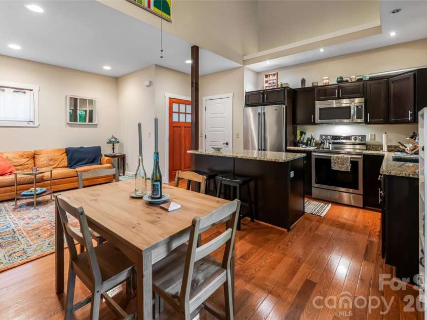 51, 51B Westover Drive, Asheville, NC 28801.  MLS# CAR4370850, YatesRealty ID 20866. Apartment