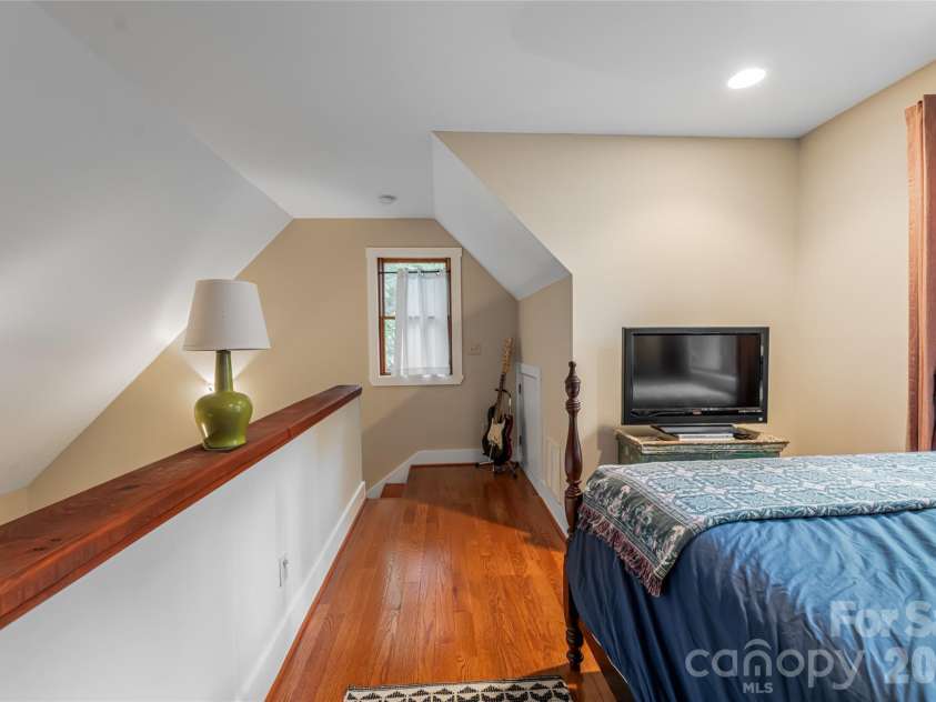 51, 51B Westover Drive, Asheville, NC 28801.  MLS# CAR4370850, YatesRealty ID 20866. Apartment