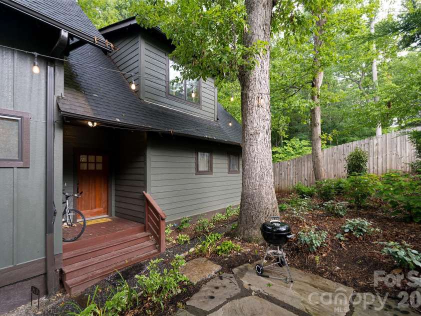 51, 51B Westover Drive, Asheville, NC 28801.  MLS# CAR4370850, YatesRealty ID 20866. Apartment Entry
