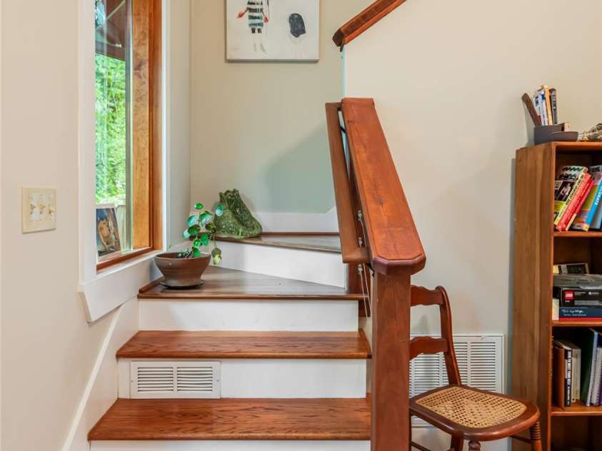 51, 51B Westover Drive, Asheville, NC 28801.  MLS# CAR4370850, YatesRealty ID 20866. Apartment Stairs